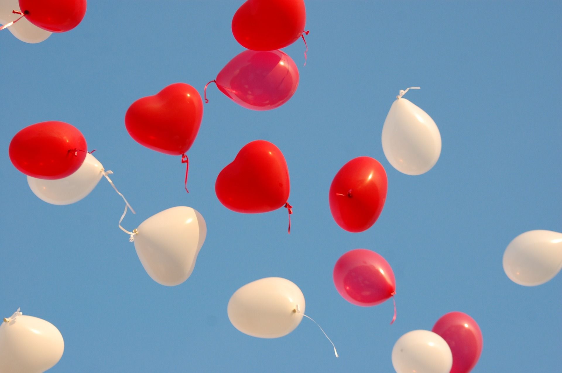 SUELTA DE GLOBOS CORAZÓN BIODEGRADABLES