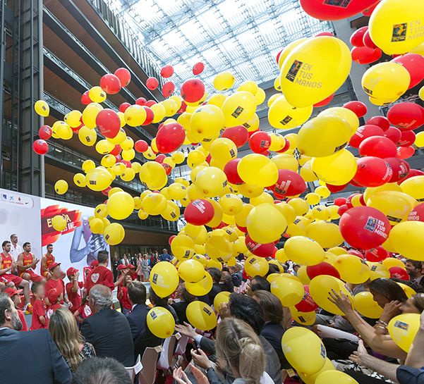 Lluvia de globos evento